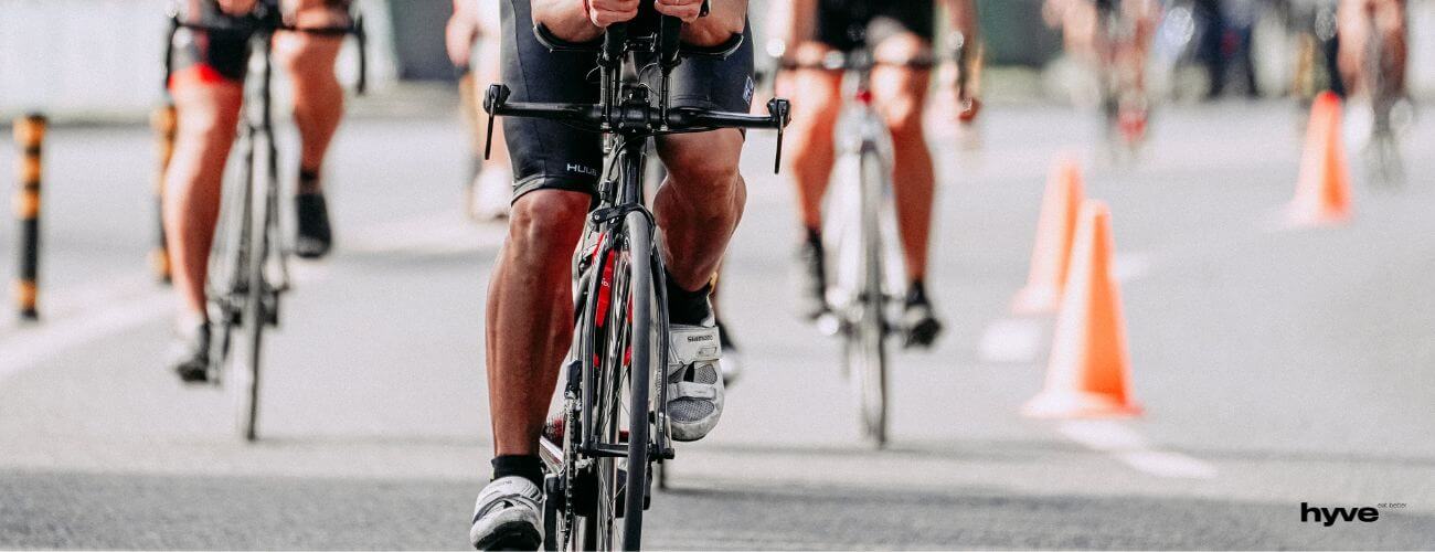 Vytrvalostní sportovci jako běžci, cyklisti či triatlonci by měli přijímat alespoň 1,2-1,4 gramy bílkovin na kilogram tělesné hmotnosti.